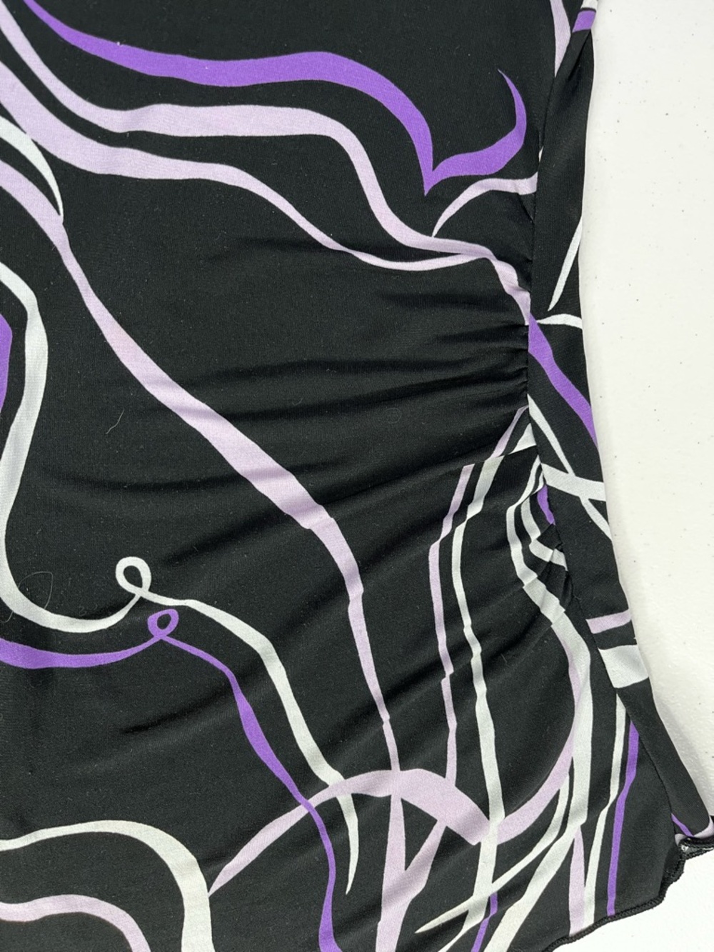 Susan Lawrence Black and Lavender Abstract Wave Top - Picture 5 of 12